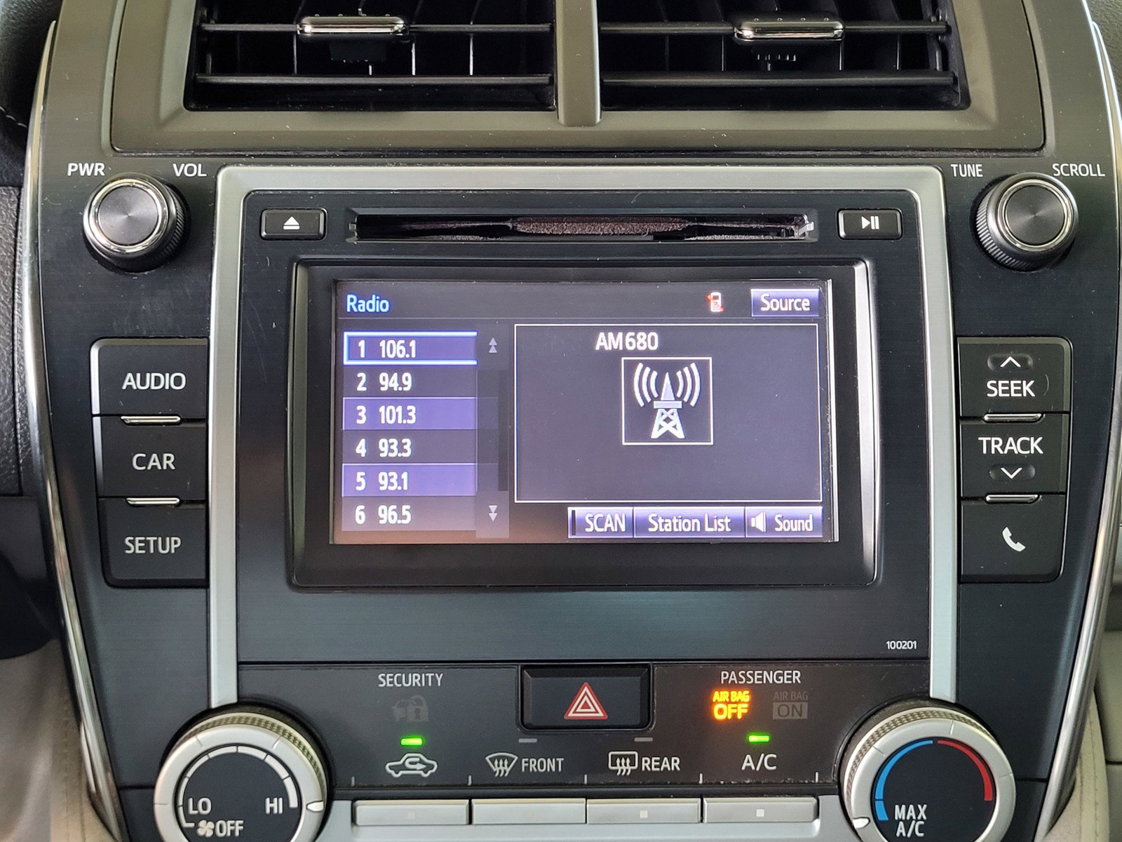 Used 2014 Toyota Camry LE FWD image 11