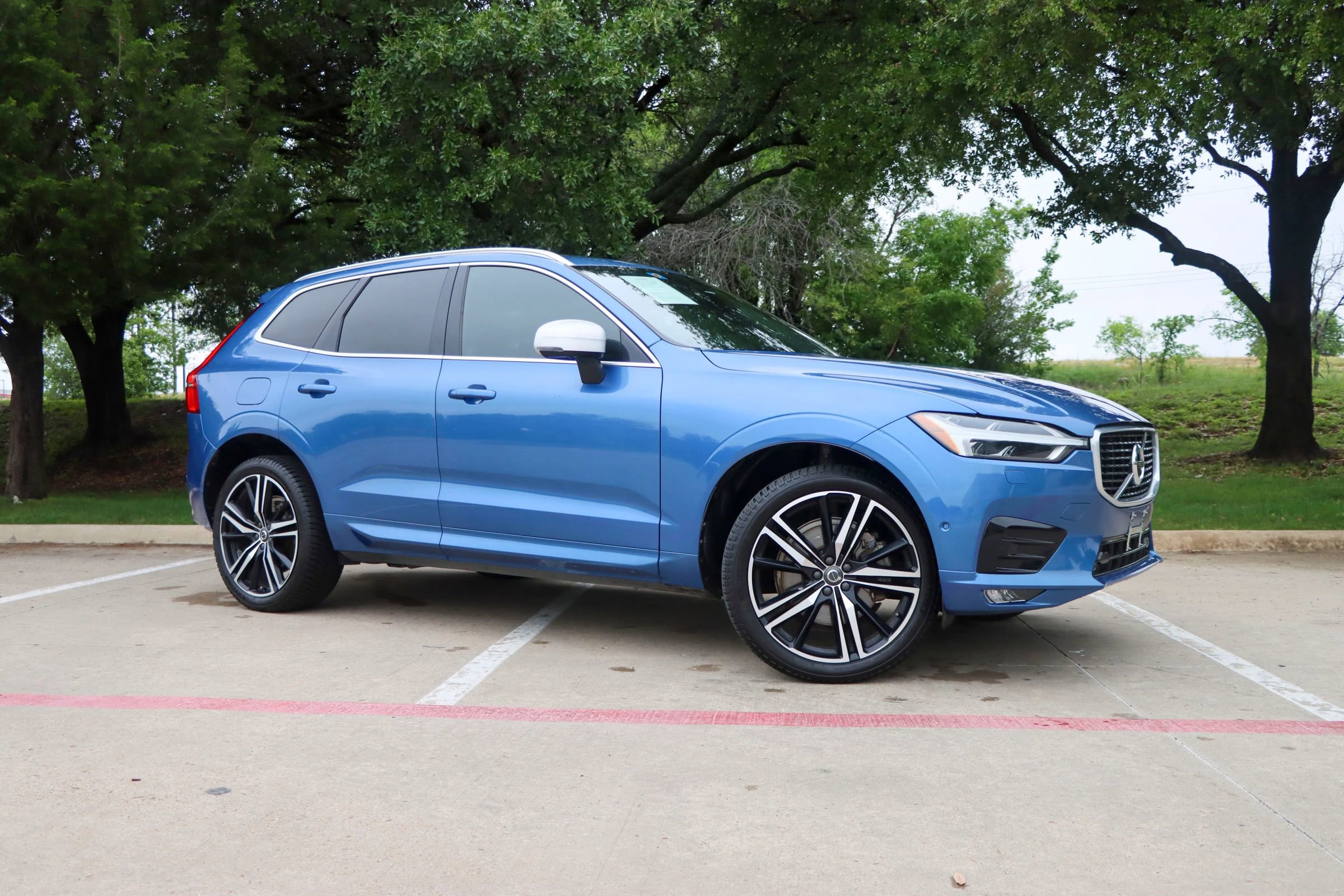 Used 2018 Volvo XC60 T6 R-Design w/ Convenience Package image 1