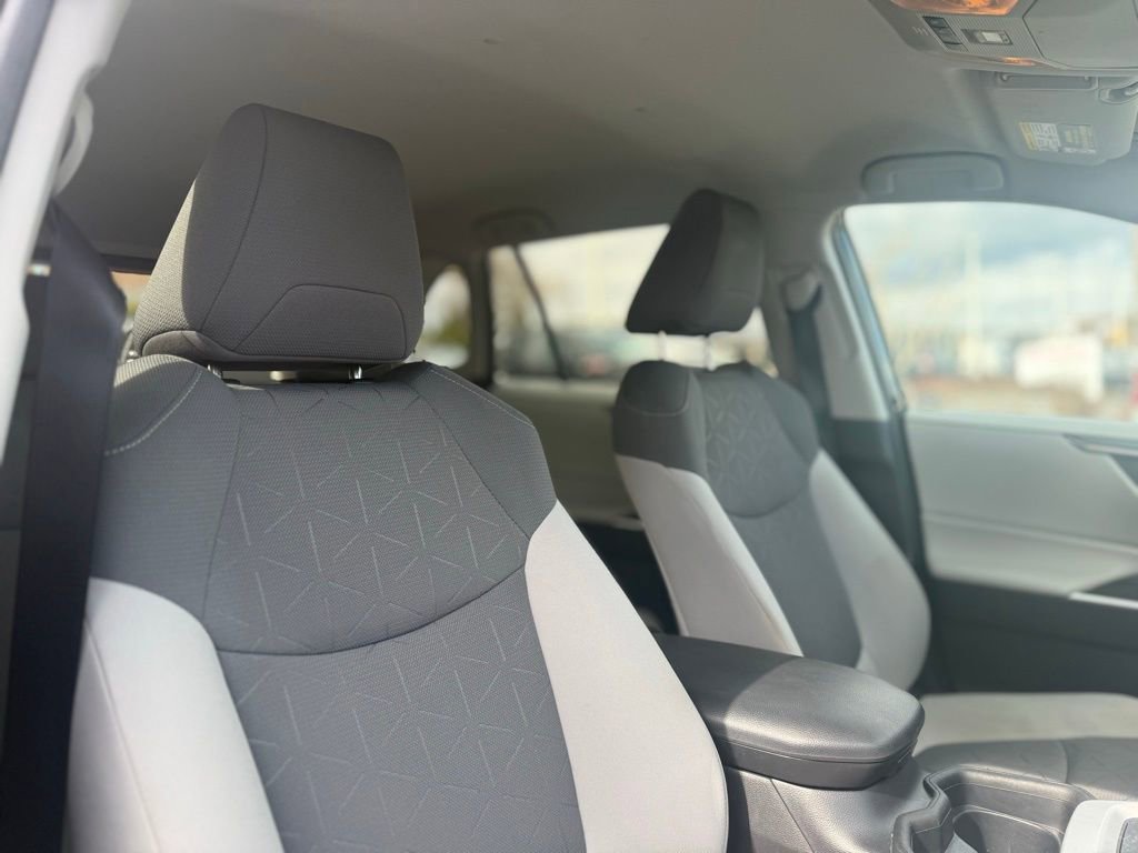 Used 2020 Toyota RAV4 XLE w/ XLE Grade Weather Package image 22