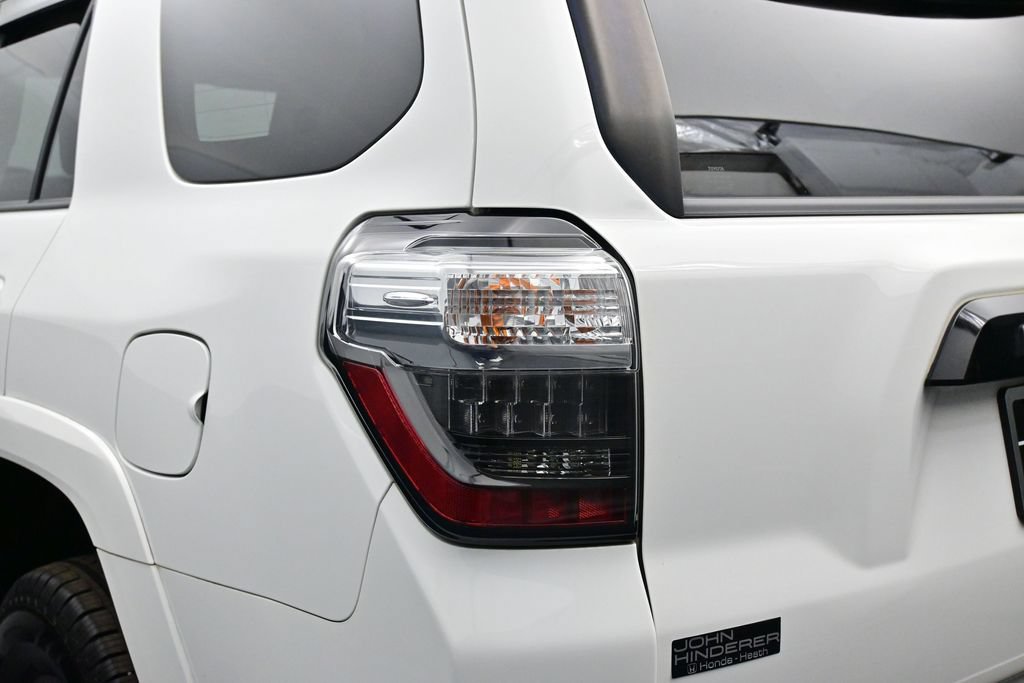 Used 2021 Toyota 4Runner Venture w/ Moonroof Package AWD/4WD image 39