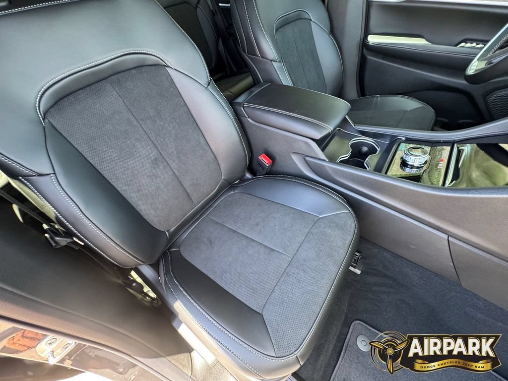 New 2026 Jeep Grand Cherokee Altitude RWD image 13