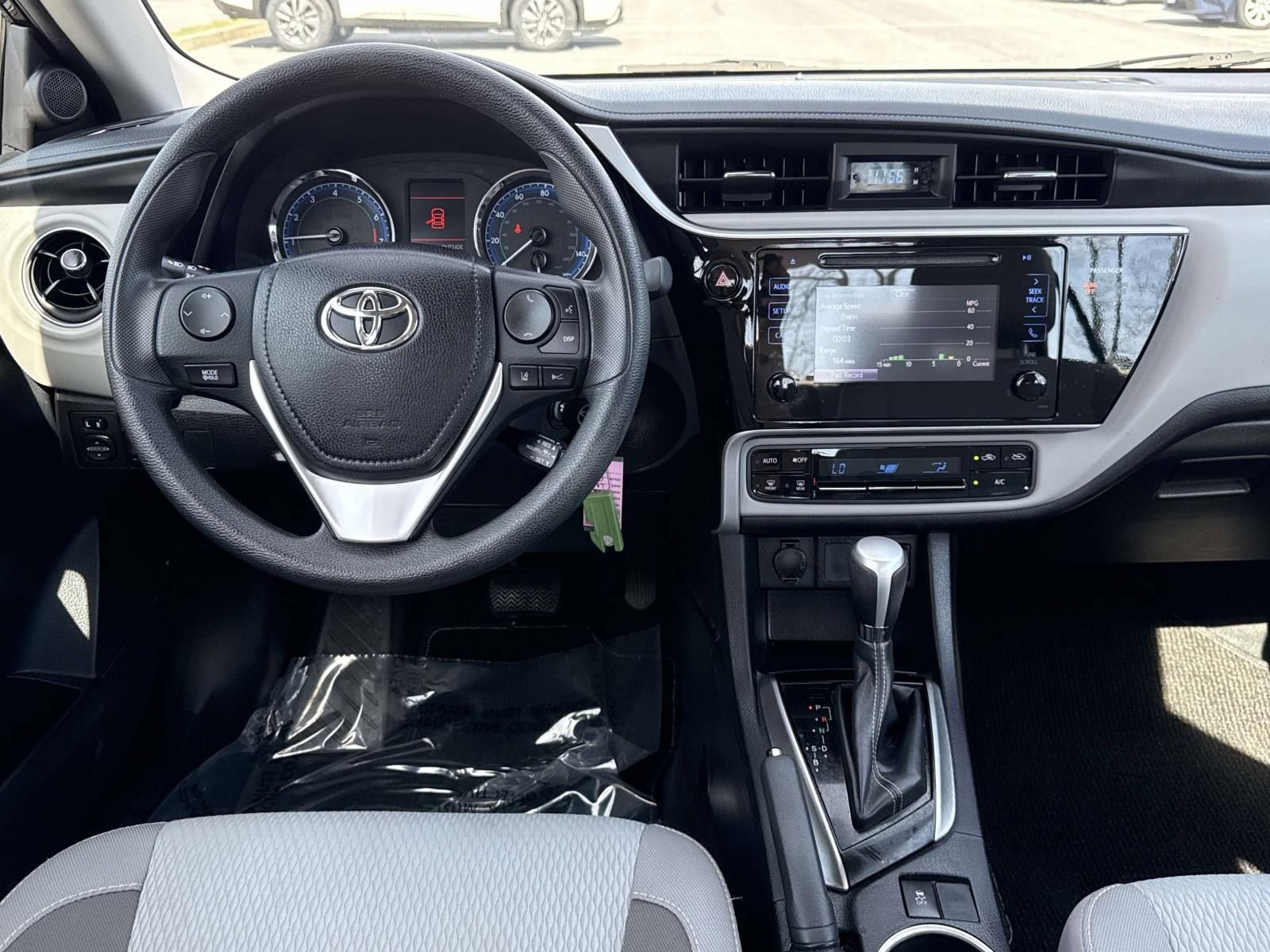 Used 2017 Toyota Corolla LE w/ Carpet Mat Package (TMS) FWD image 8