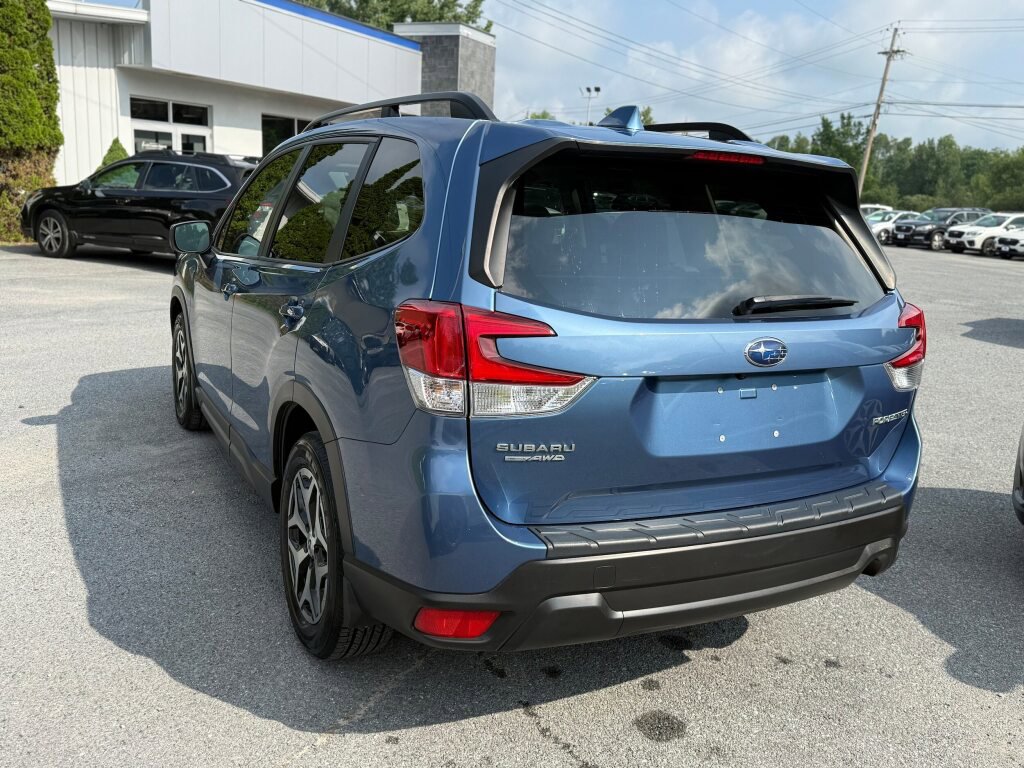 Used 2021 Subaru Forester Premium image 4