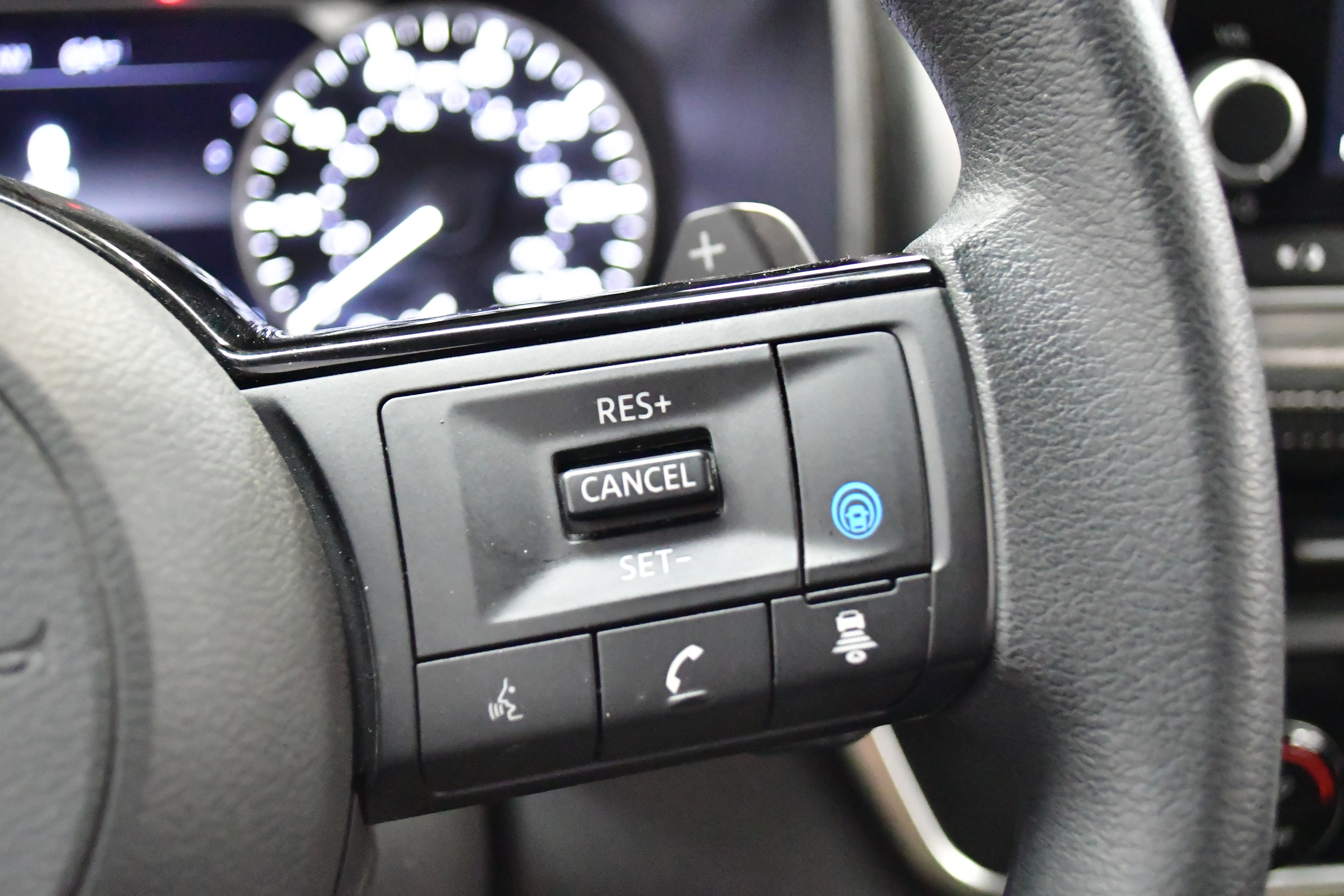 Used 2023 Nissan Rogue SV image 41