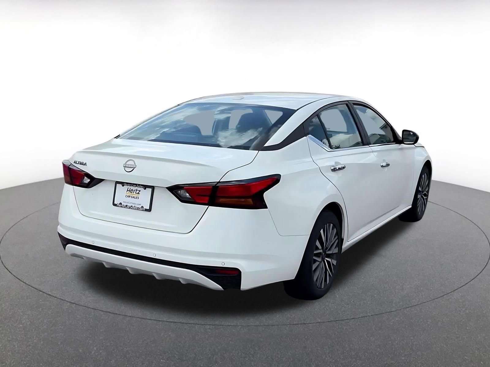 Used 2025 Nissan Altima 2.5 SV FWD image 15