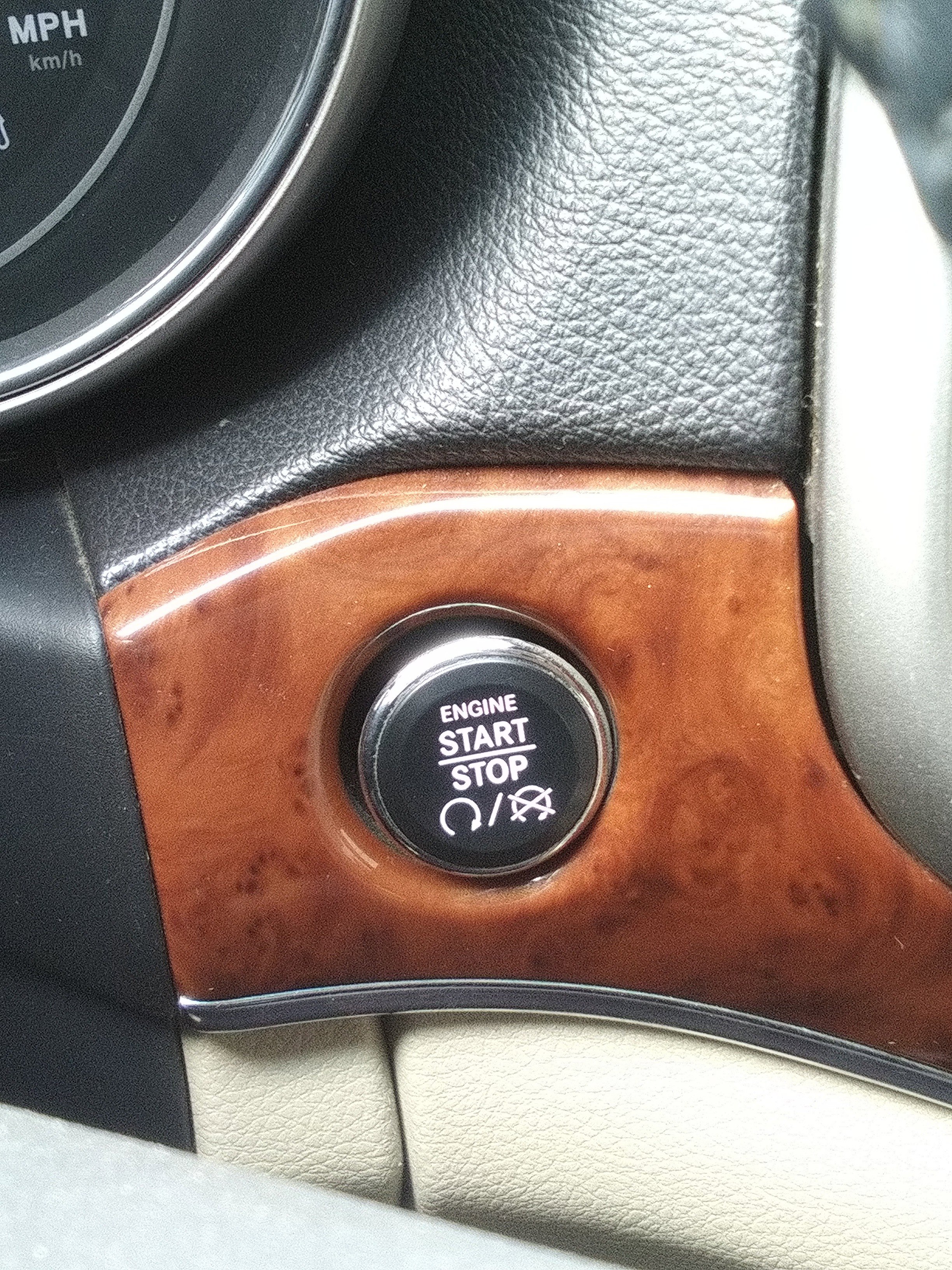 Used 2013 Jeep Grand Cherokee Limited w/ Luxury Group II AWD/4WD image 17