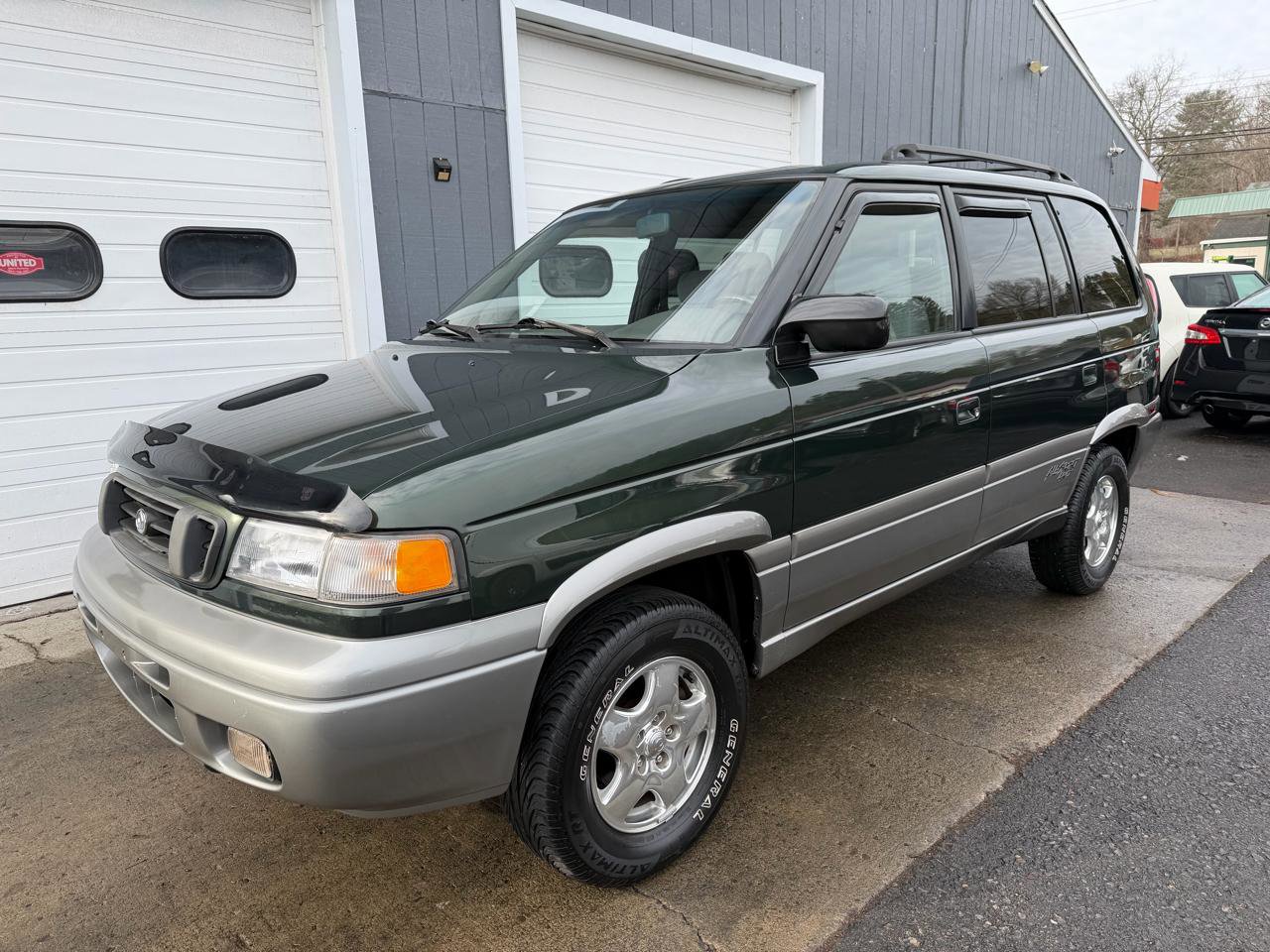 Used 1997 MAZDA MPV ES image 1