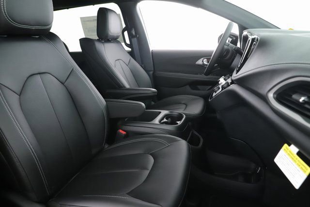 New 2026 Chrysler Pacifica Select image 32