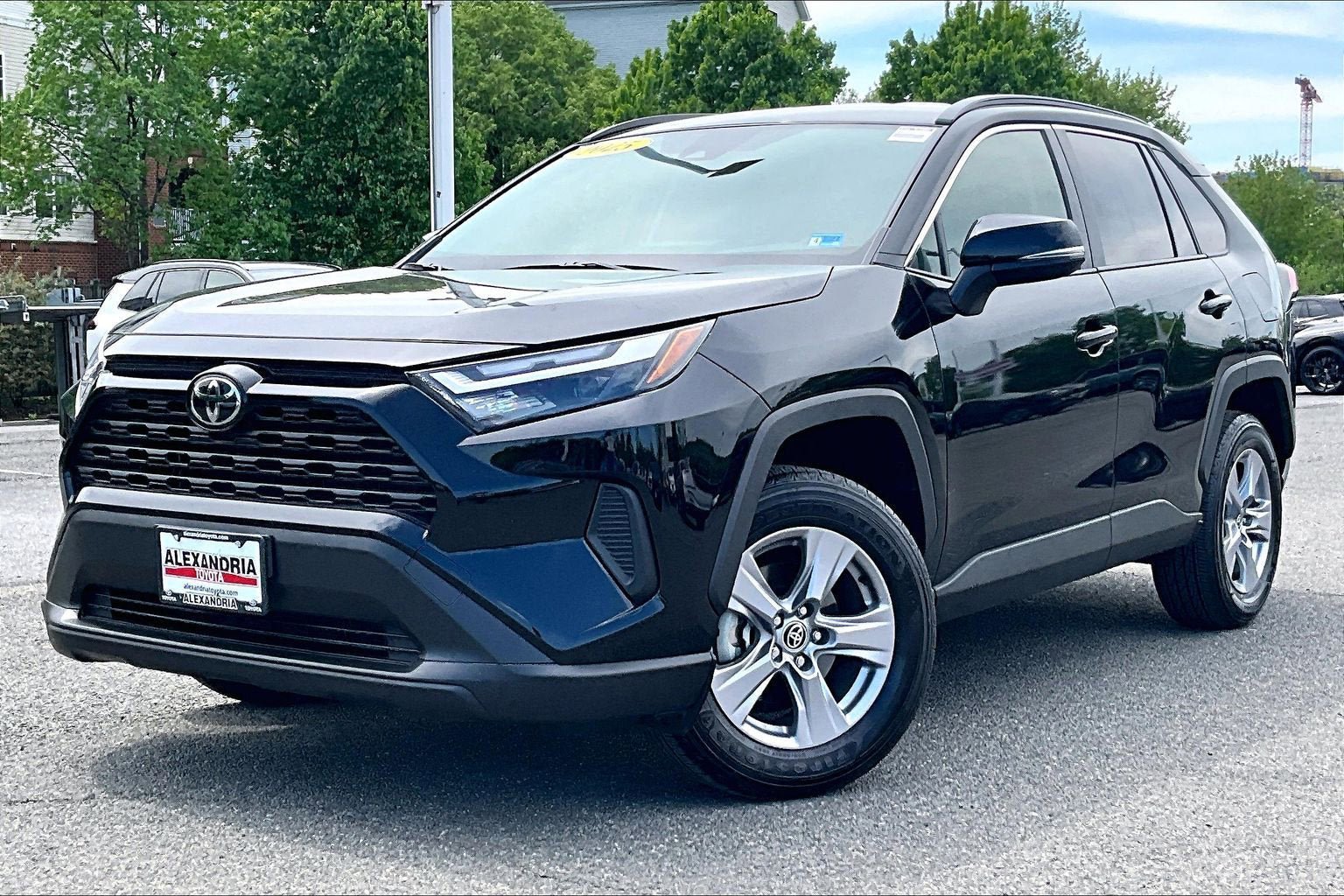 Used 2025 Toyota RAV4 XLE AWD/4WD image 1