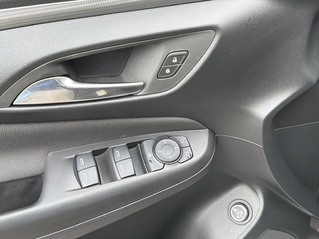 Certified 2025 Buick Envista Avenir FWD image 23