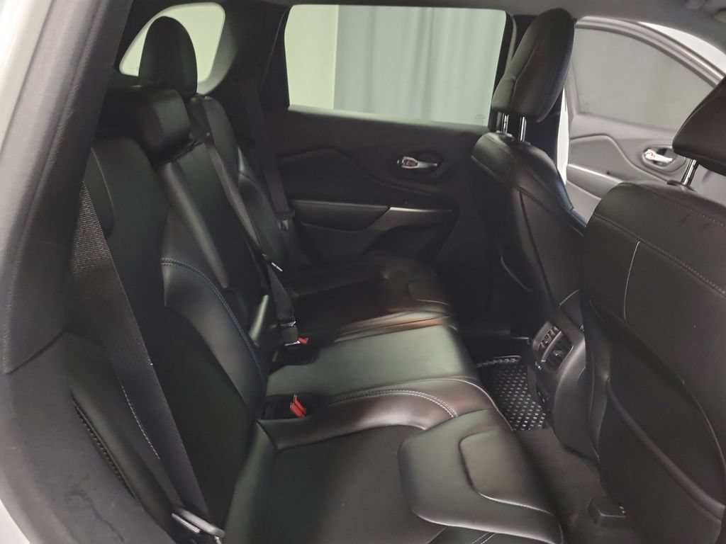 Used 2020 Jeep Cherokee Latitude Plus w/ Cold Weather Group FWD image 30