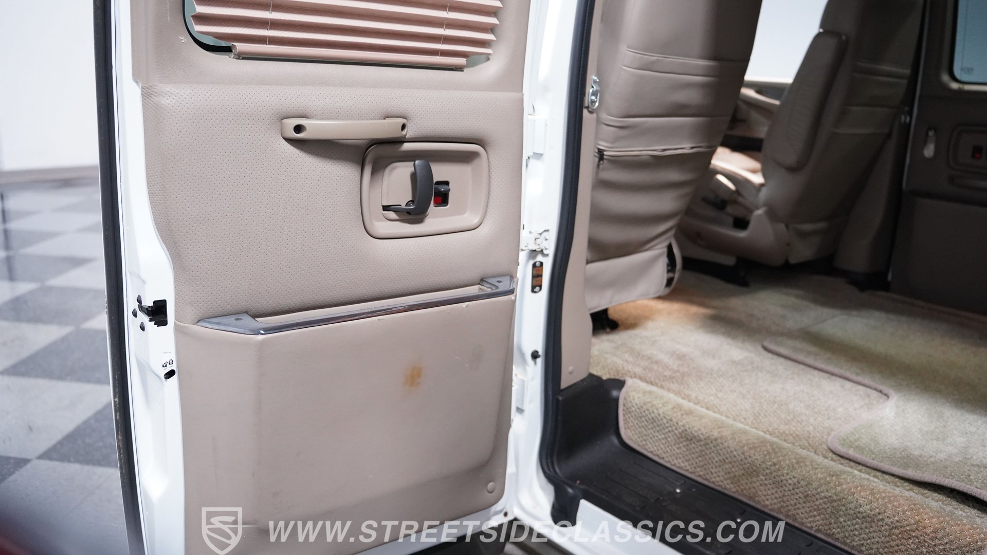 Used 2007 Chevrolet Express 1500 w/ Preferred Equipment Group RWD image 35