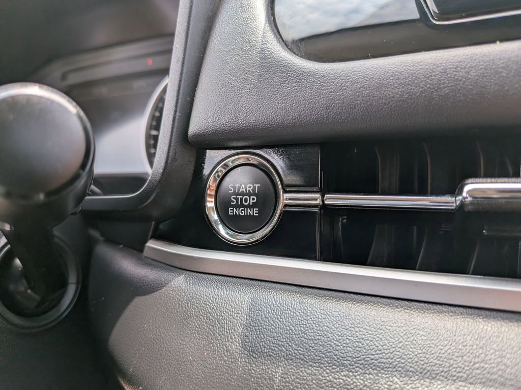 Used 2025 Mitsubishi Outlander SE FWD image 28