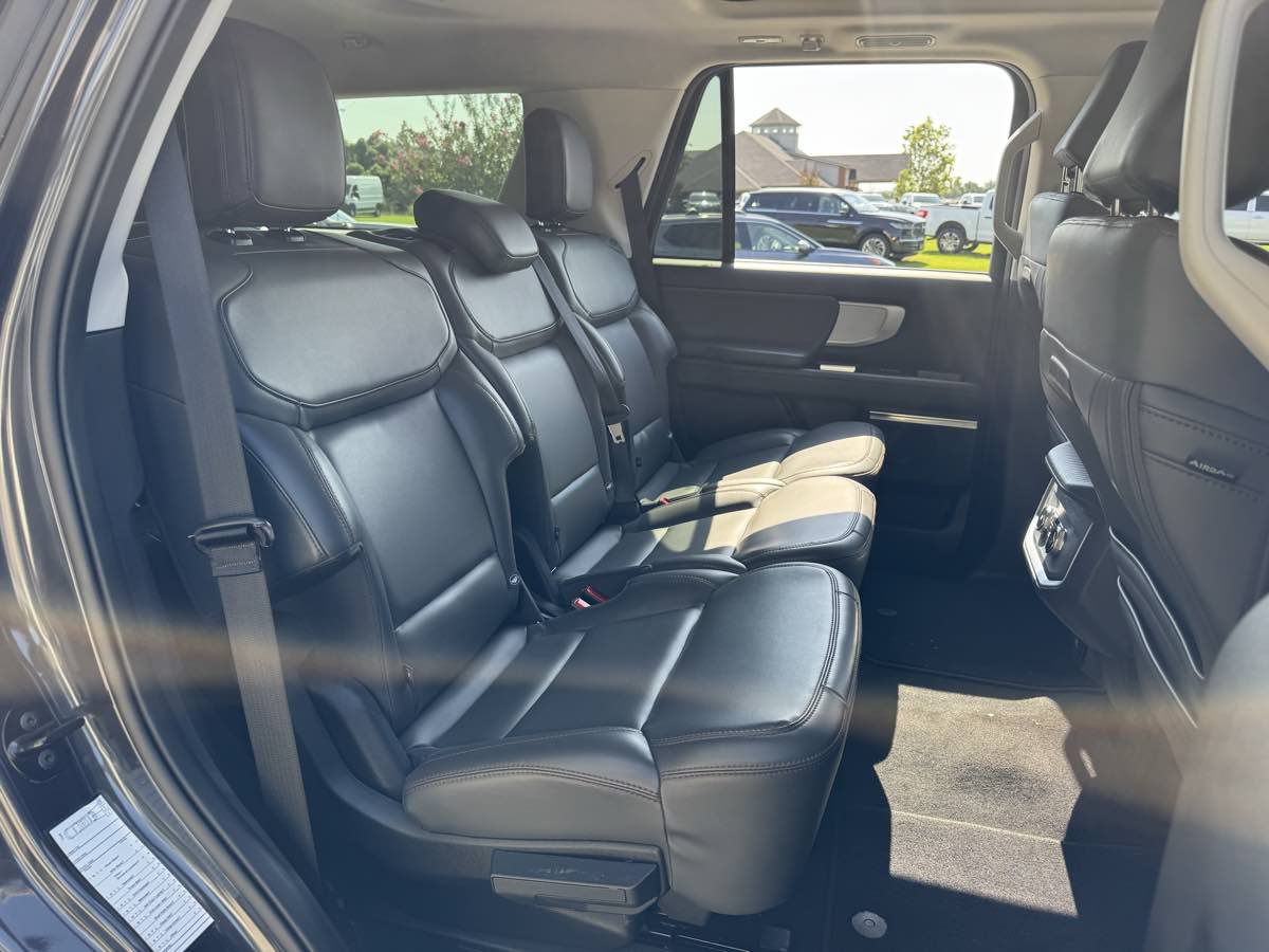 Used 2025 Ford Expedition Active AWD/4WD image 13