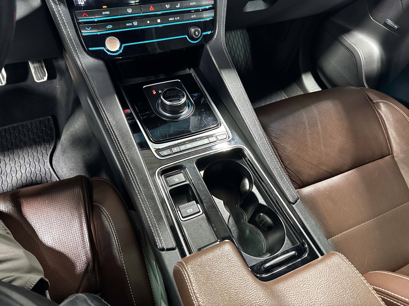 Used 2018 Jaguar F-PACE S image 27