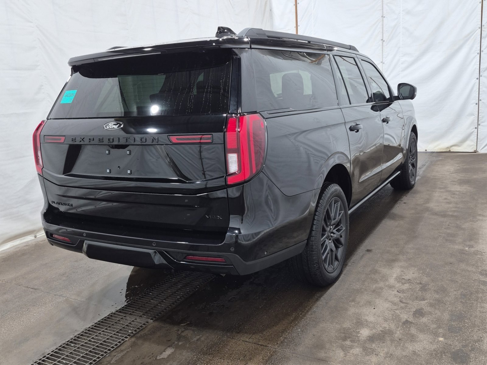 Used 2025 Ford Expedition Max Platinum w/ Stealth Appearance Package AWD/4WD image 2