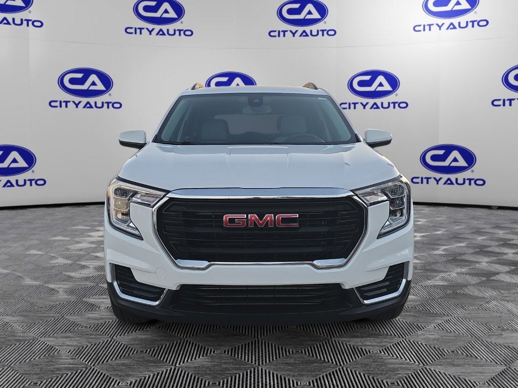 Used 2023 GMC Terrain SLE w/ Driver Convenience Package image 9