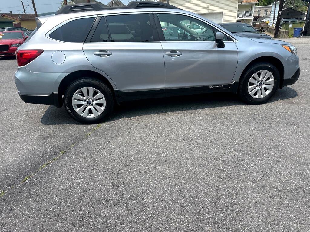 Used 2017 Subaru Outback 2.5i Premium image 5