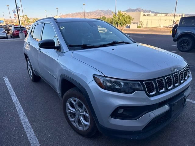 Used 2024 Jeep Compass Latitude AWD/4WD image 4