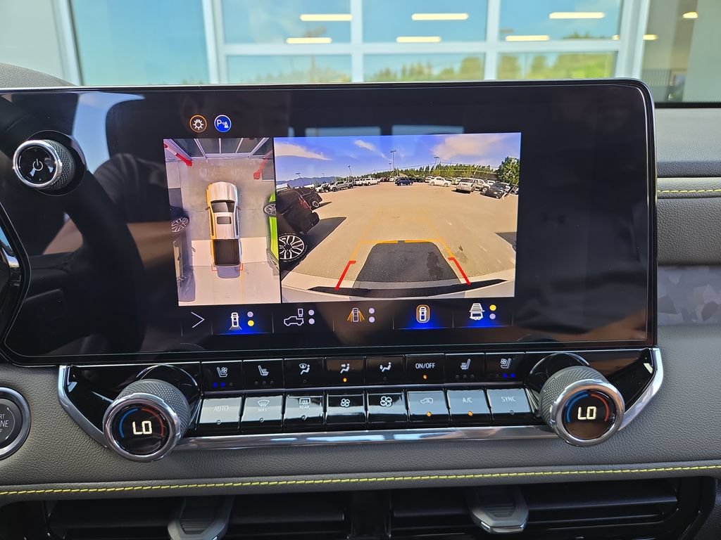 Used 2026 Chevrolet Colorado ZR2 w/ Technology Package AWD/4WD image 24