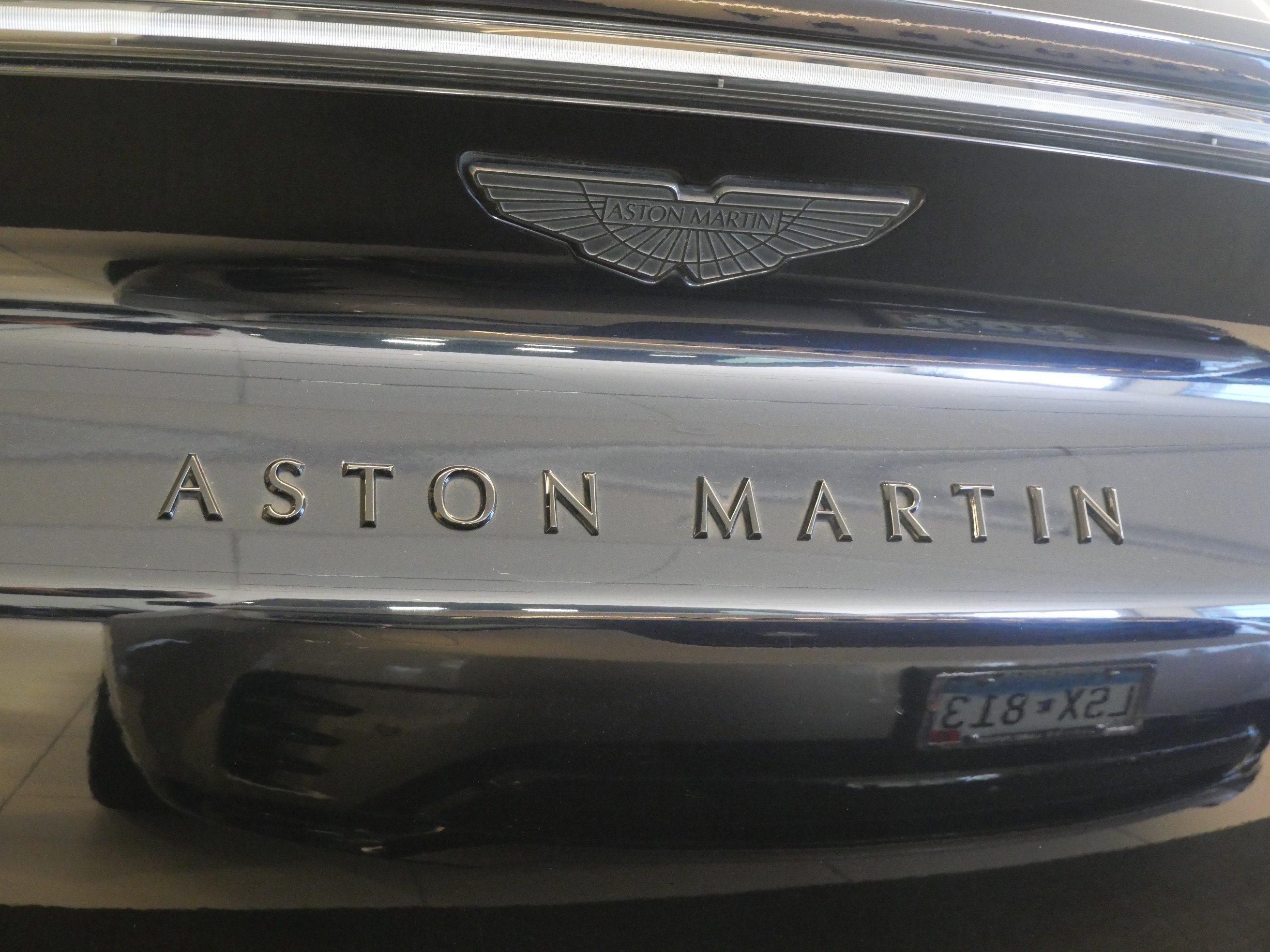 Used 2023 Aston Martin DBX image 3