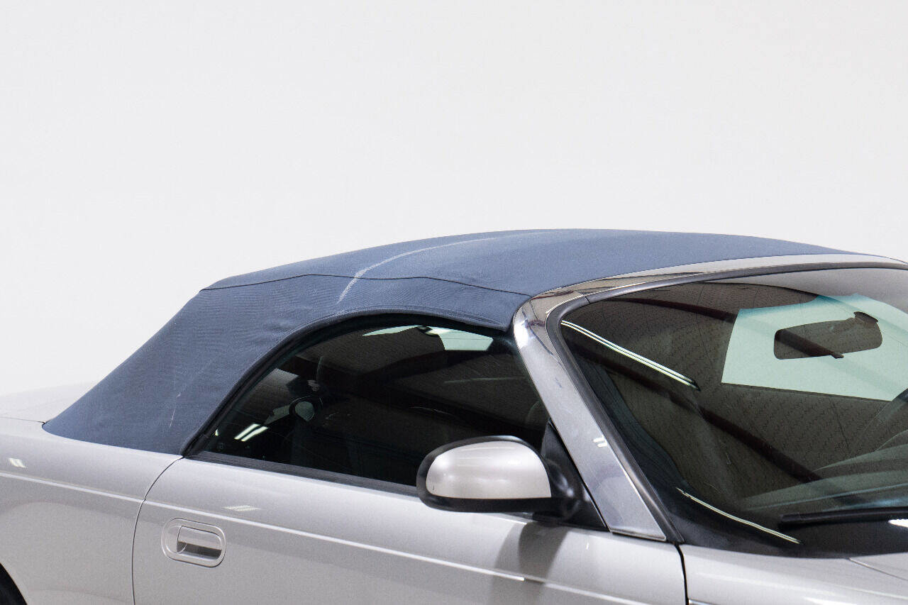 Used 2005 Ford Thunderbird Deluxe image 32