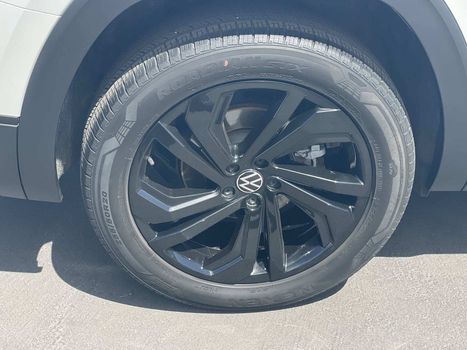 Certified 2023 Volkswagen Atlas SE w/ Black Wheel Package FWD image 6