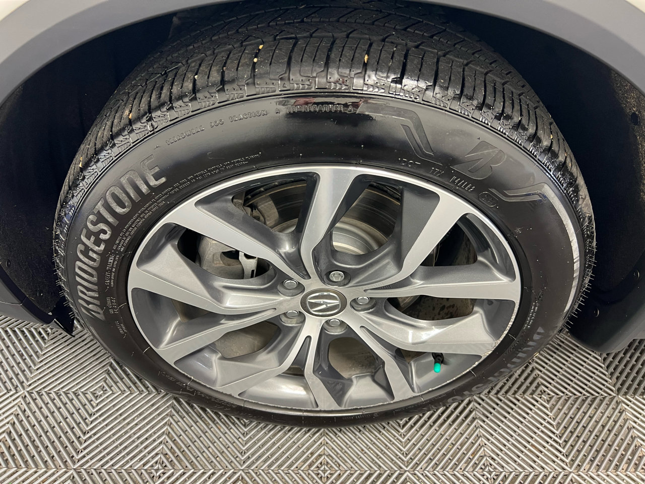 Used 2023 Acura MDX SH-AWD w/ Technology Package image 32