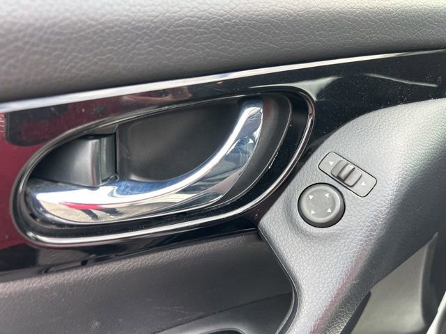 Used 2022 Nissan Rogue Sport SV image 12