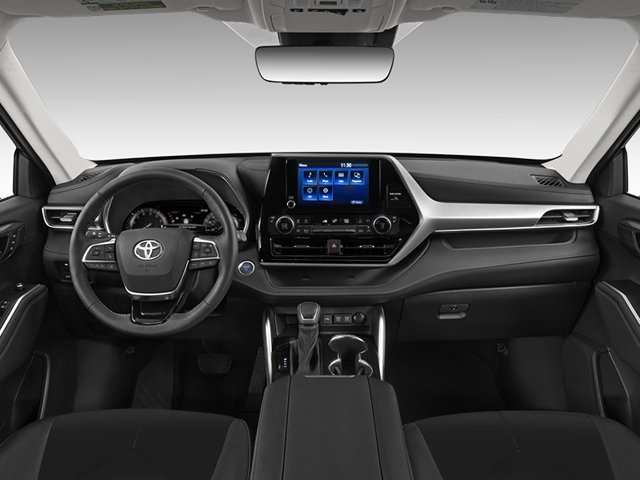 Used 2024 Toyota Highlander XLE image 3