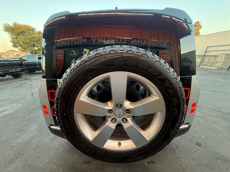 Used 2020 Land Rover Defender 110 First Edition AWD/4WD image 12