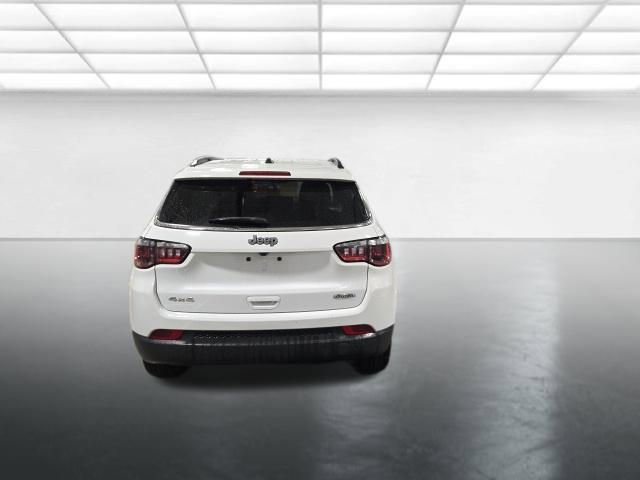 Used 2024 Jeep Compass Latitude AWD/4WD image 5