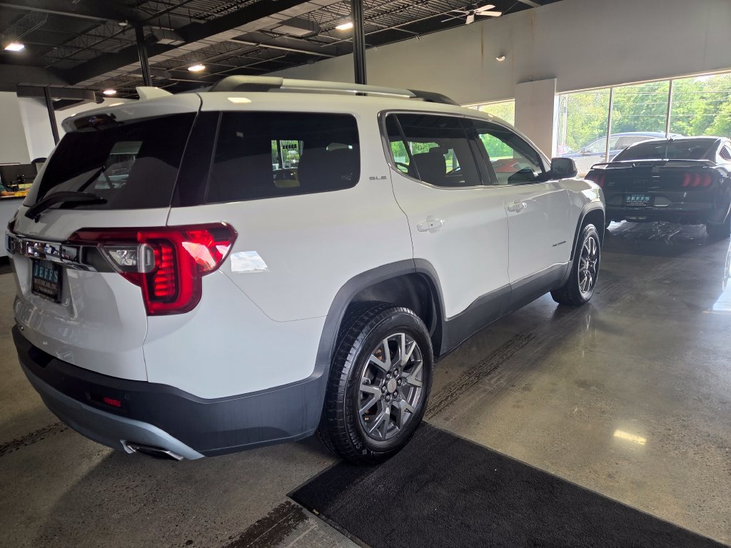 Used 2023 GMC Acadia SLE w/ Driver Convenience Package FWD image 3