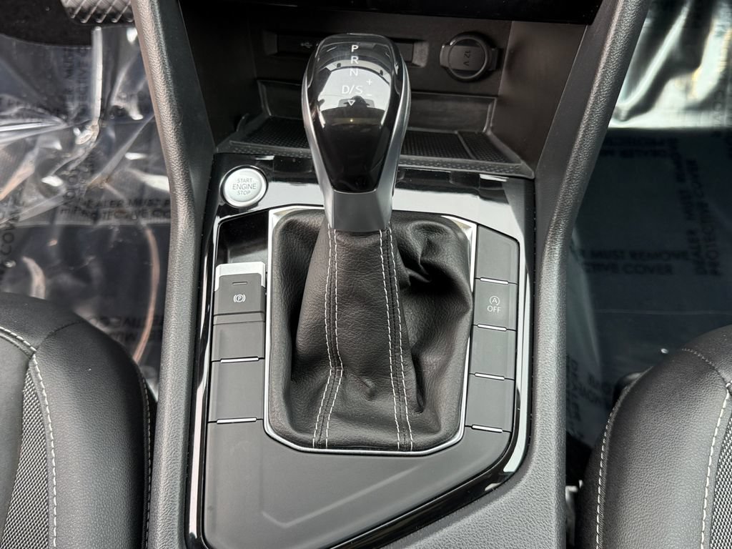 Used 2023 Volkswagen Taos SE w/ Panoramic Sunroof Package FWD image 18