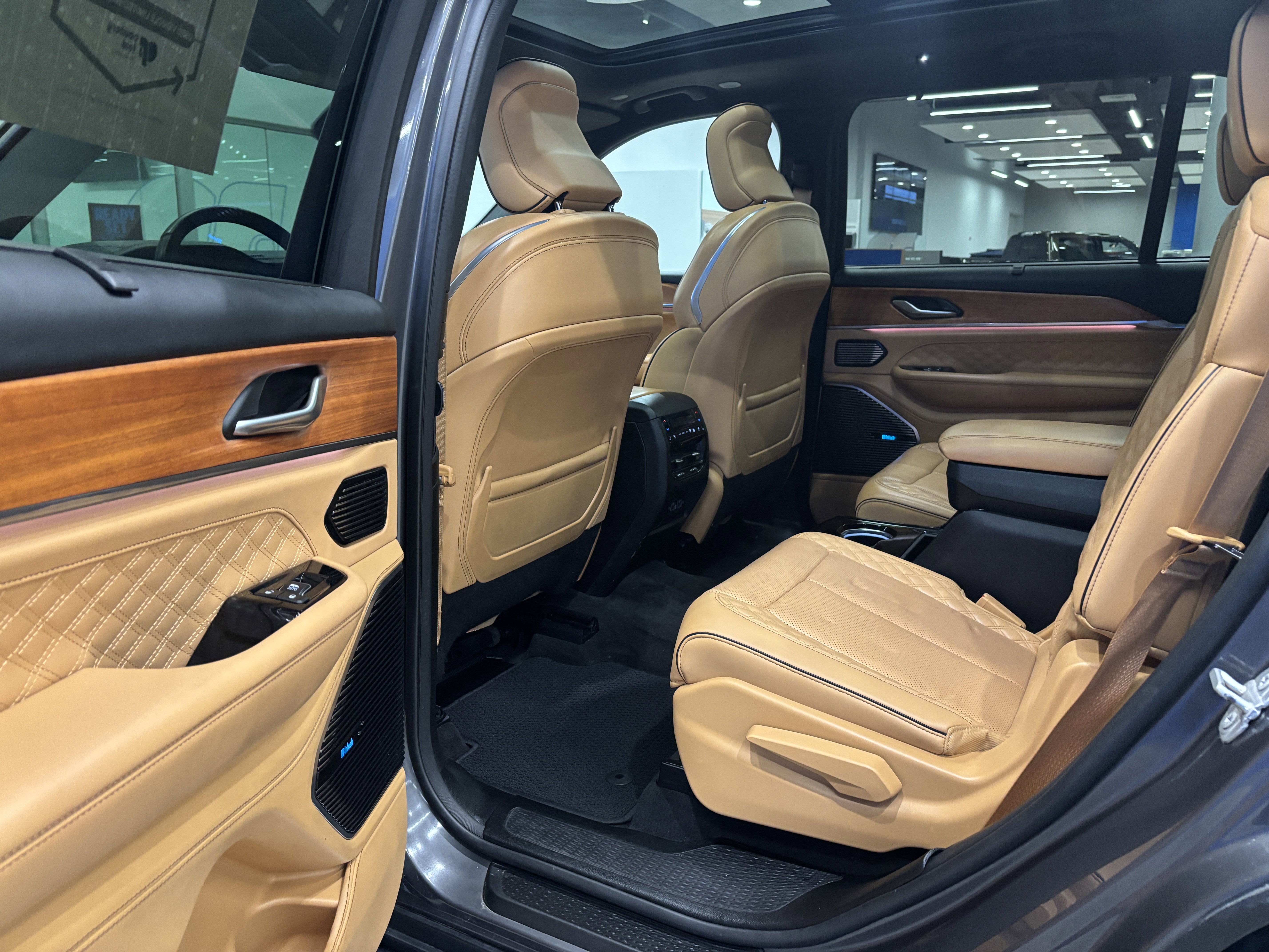 Used 2021 Jeep Grand Cherokee L Summit image 14