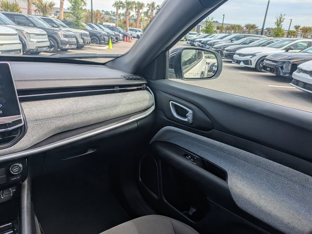 Used 2023 Jeep Compass Sport AWD/4WD image 17