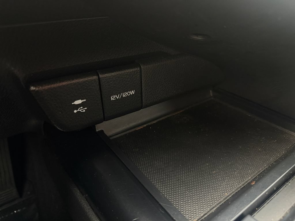 Used 2019 Toyota Camry SE FWD image 19