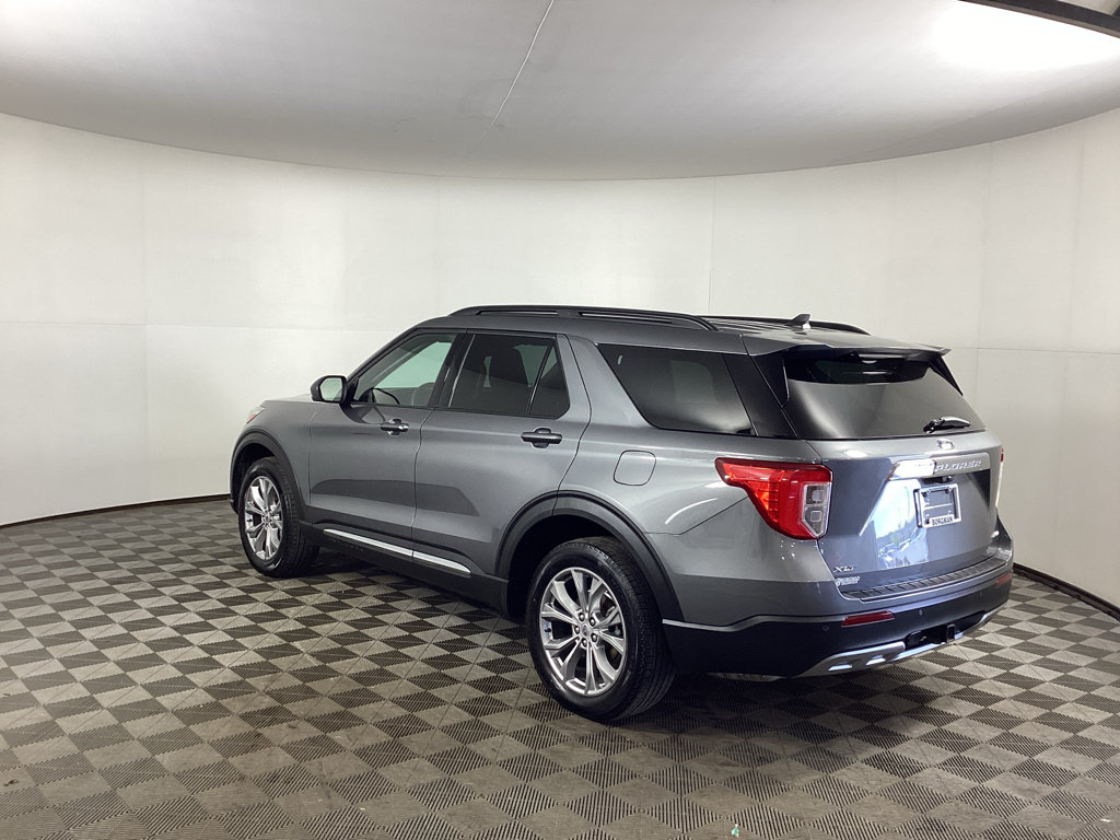 Used 2023 Ford Explorer XLT w/ Equipment Group 202A AWD/4WD image 4