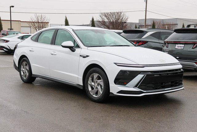New 2026 Hyundai Sonata SE FWD image 1