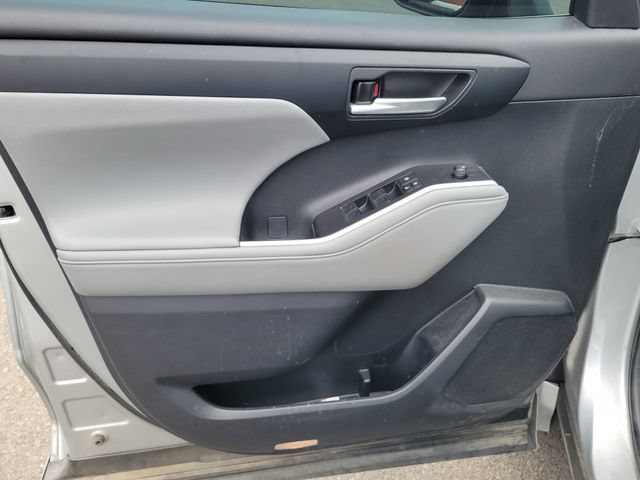 Used 2023 Toyota Highlander XLE AWD/4WD image 10