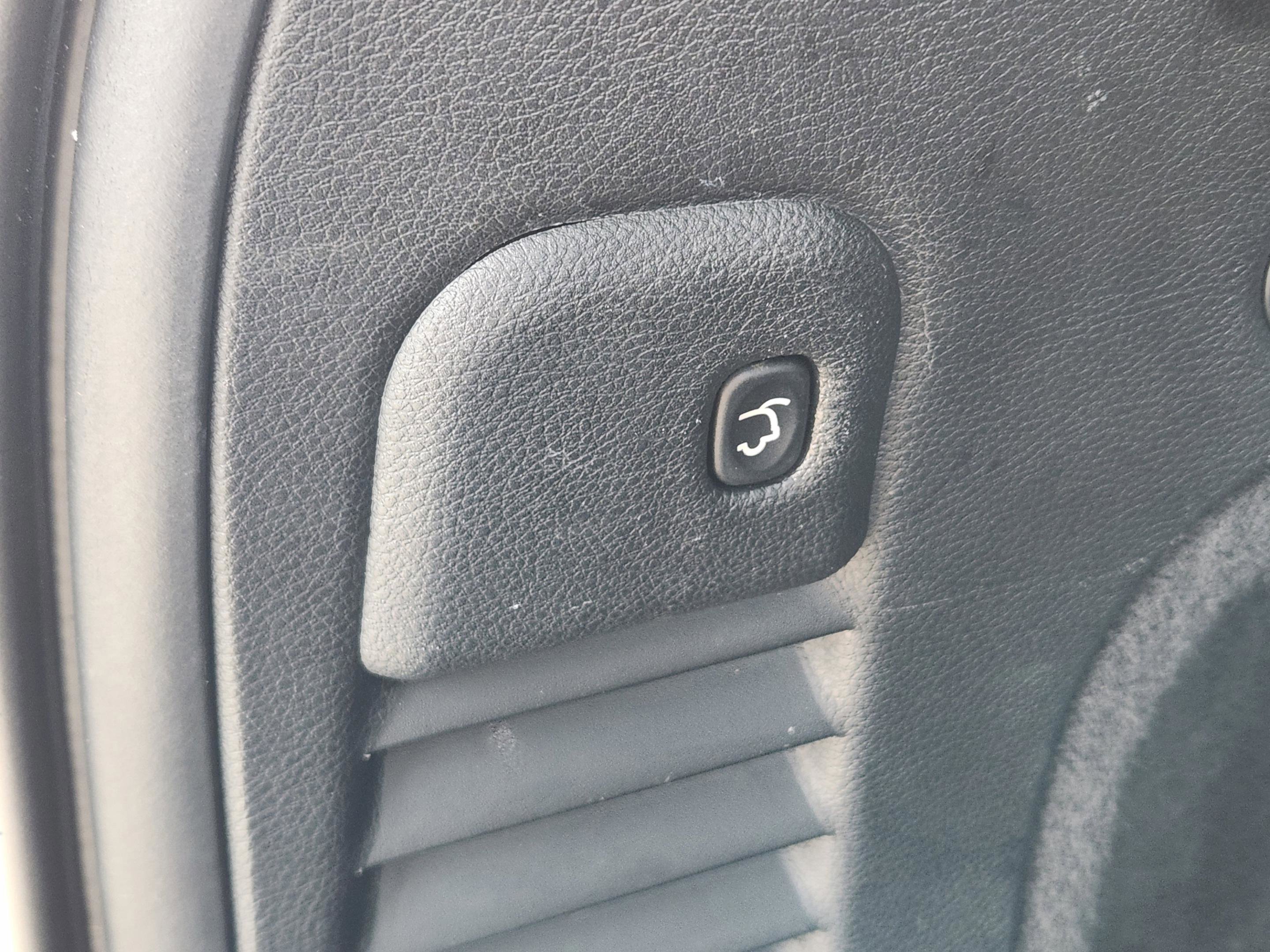 Used 2019 Jeep Grand Cherokee Altitude image 29