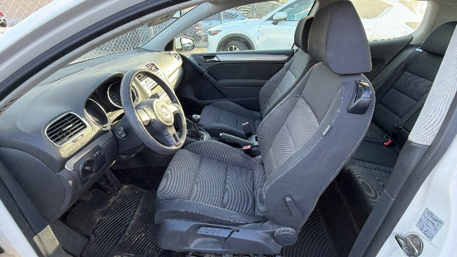 Used 2011 Volkswagen Golf 2-Door FWD image 30