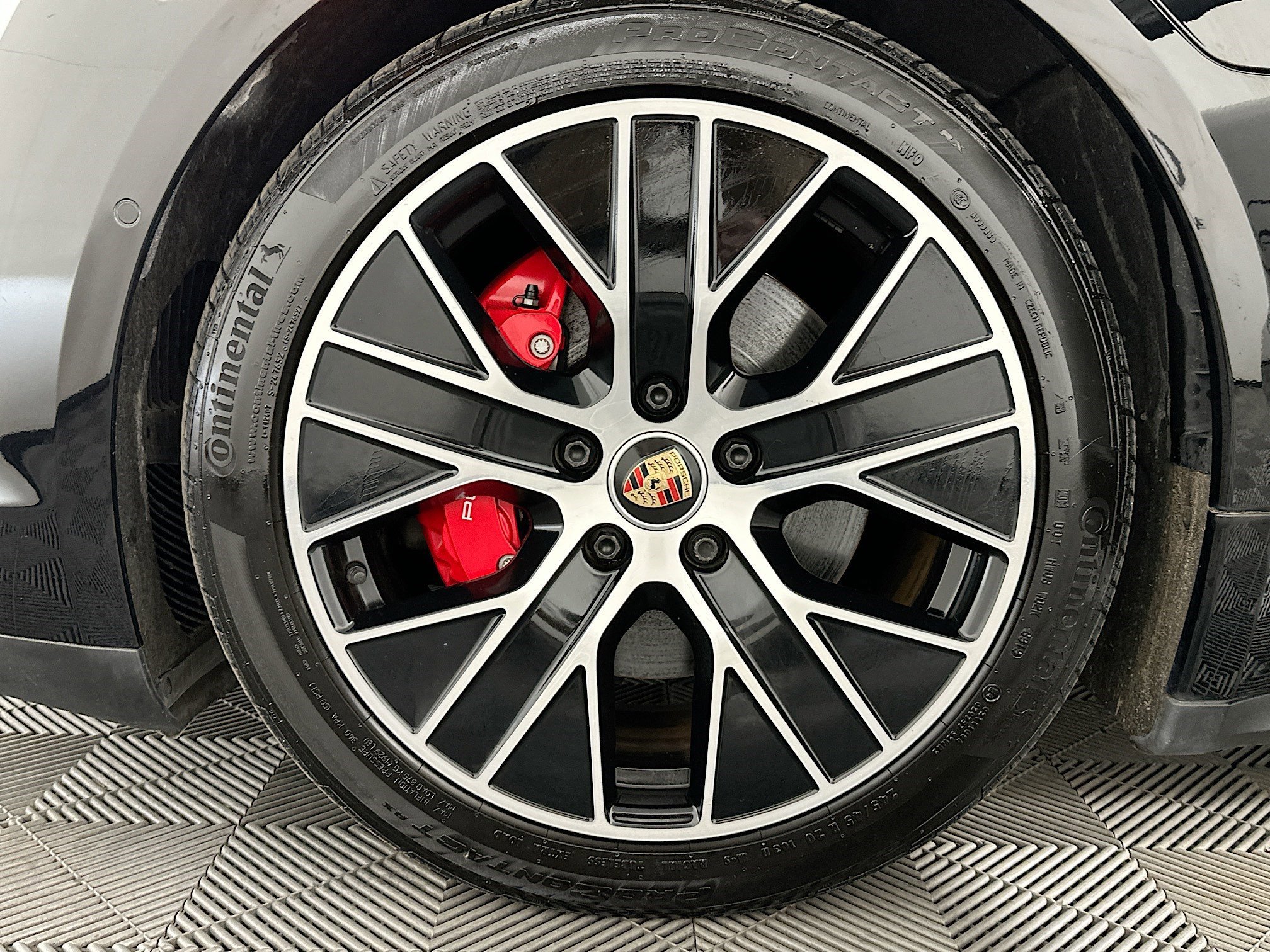 Used 2020 Porsche Taycan 4S image 34