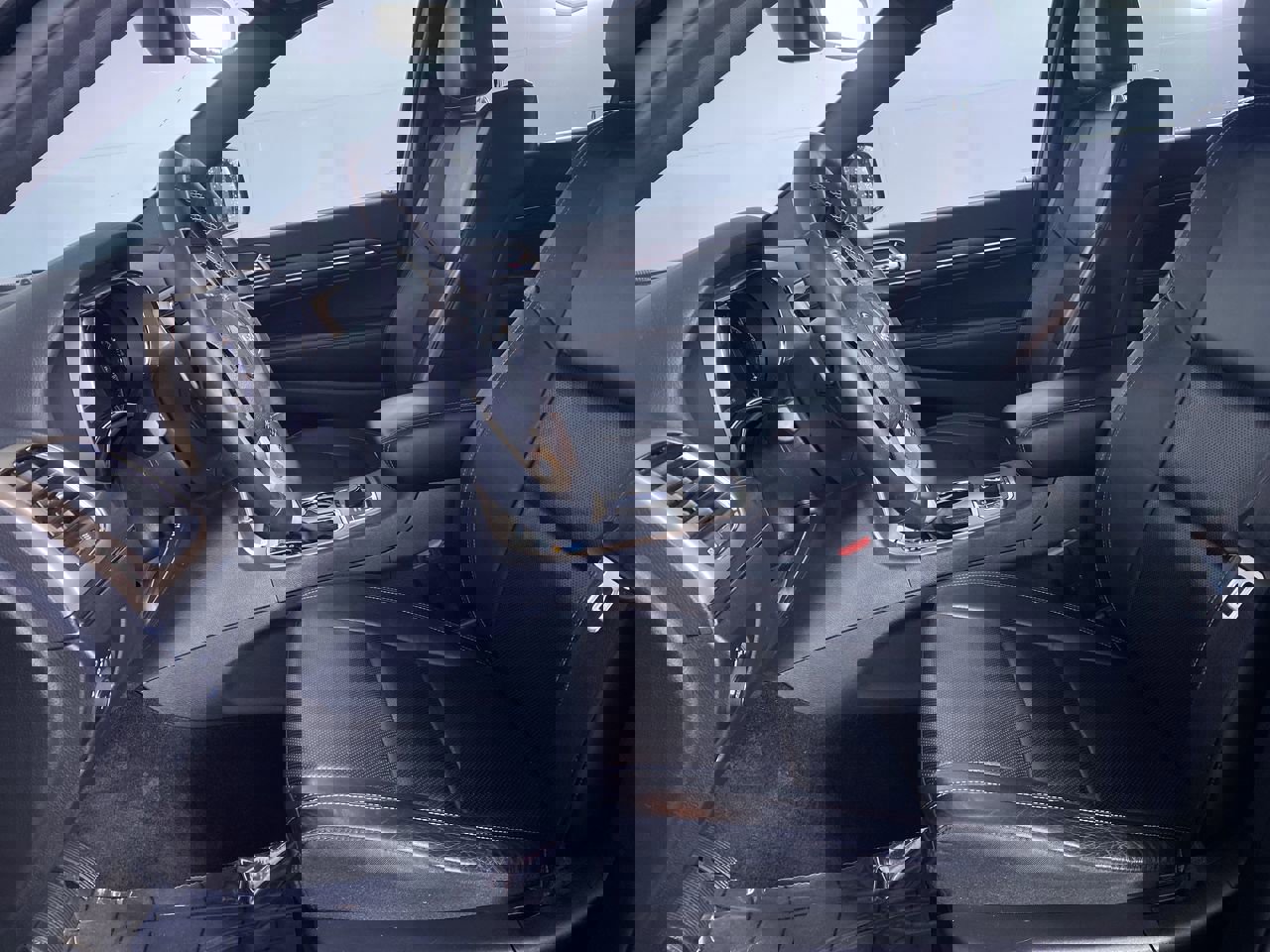 Used 2017 Jeep Grand Cherokee Limited w/ Luxury Group II image 12