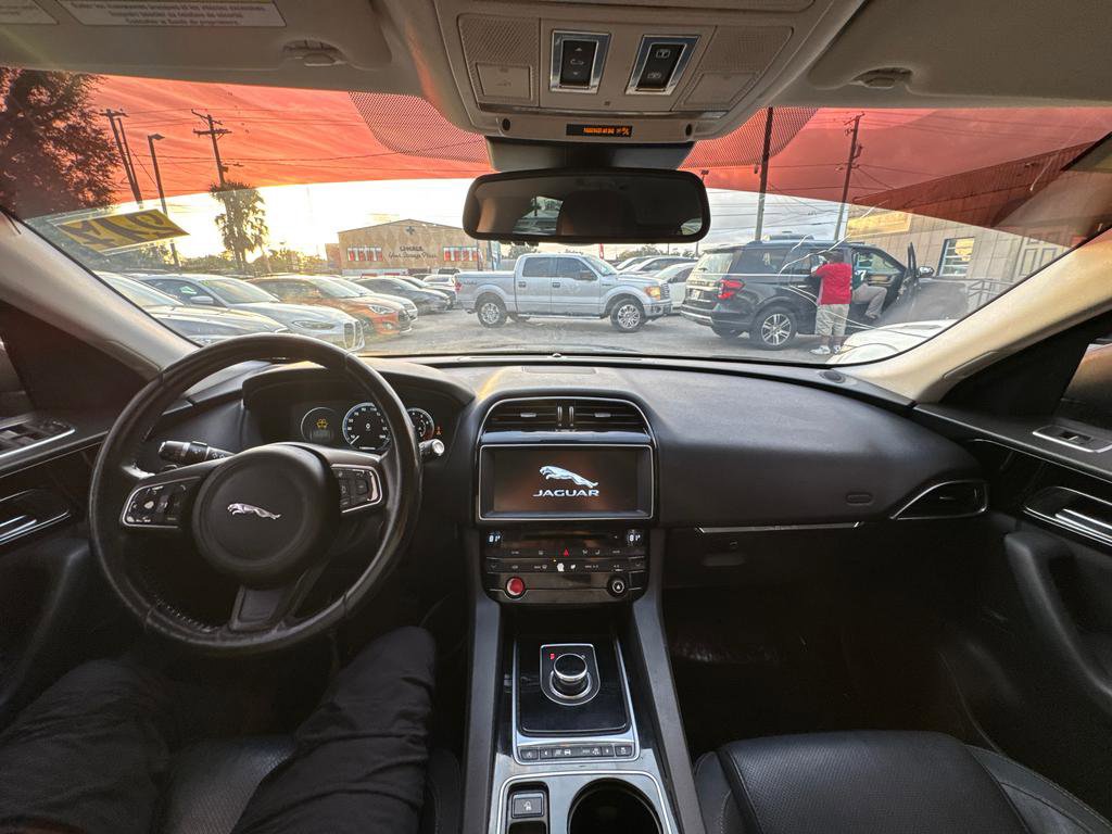 Used 2017 Jaguar F-PACE Prestige AWD/4WD image 19