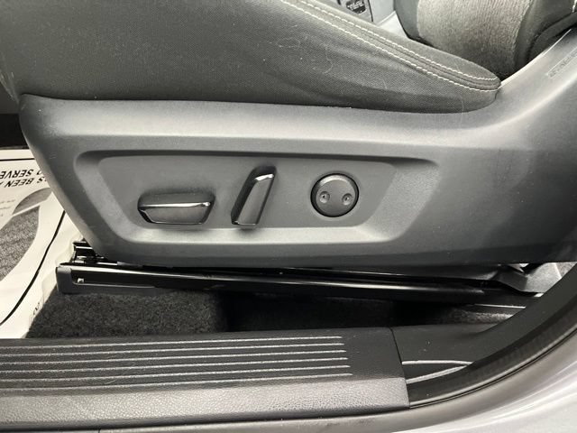 Certified 2025 Nissan Rogue SV FWD image 32