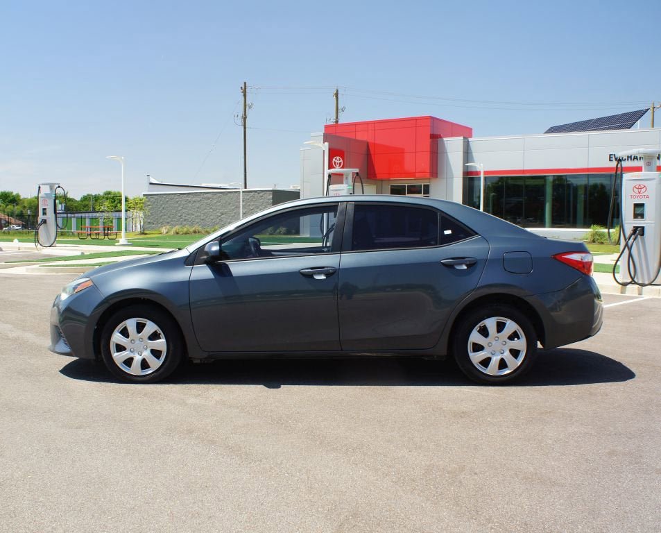 Used 2016 Toyota Corolla LE FWD image 8