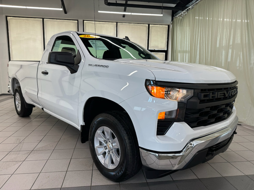 Used 2025 Chevrolet Silverado 1500 W/T RWD image 2