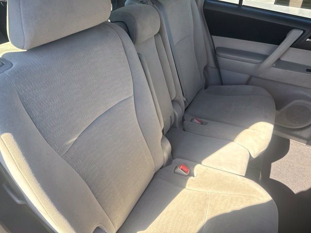 Used 2012 Toyota Highlander FWD w/ Tech Pkg image 16