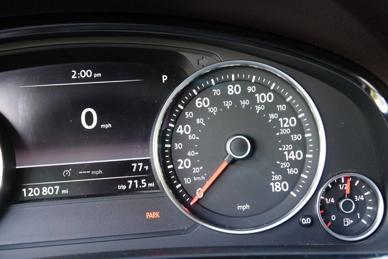 Used 2012 Volkswagen Touareg Sport image 50